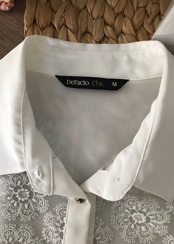 Düğmeli Beyaz Nakışlı Uzun Kollu Kadın Gömlek - Görsel 2