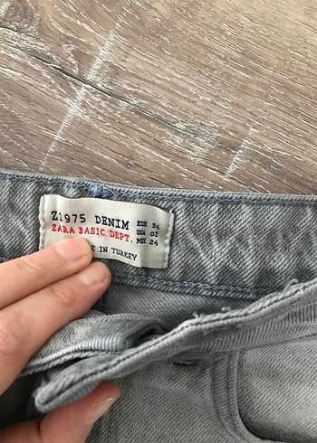 Gri Mini Yırtık Kot Şort - Görsel 3