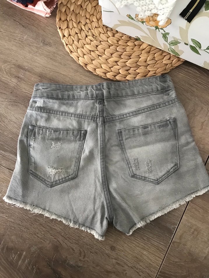 Gri Mini Yırtık Kot Şort - Görsel 2