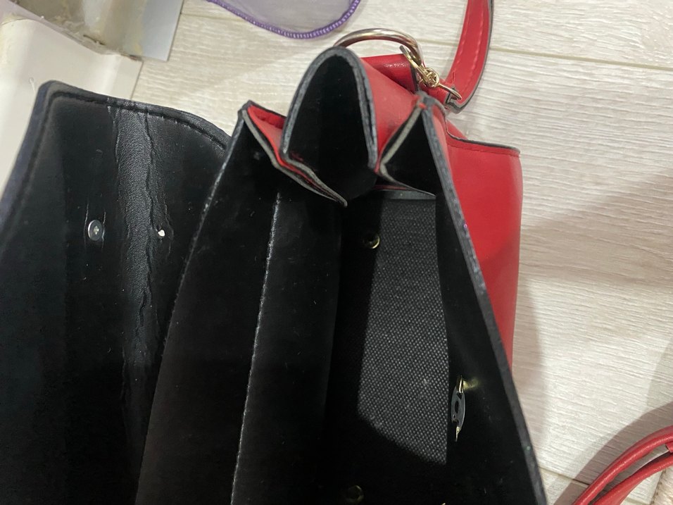 kırmızı çanta - Görsel 3