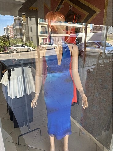 m Beden Boyundan geçmeli sırtı açık midi boy elbise bedenleri var