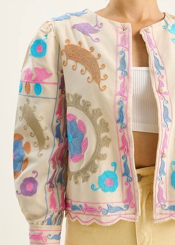 Etnik Desenli Düğmeli Kısa Kadın Ceket - Görsel 2