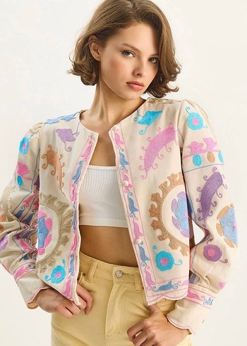 Etnik Desenli Düğmeli Kısa Kadın Ceket - Görsel 3