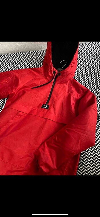 Kırmızı pull and bear mont