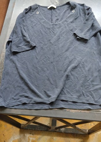 Batik Koyu Lacivert V Yaka Rahat Tisort