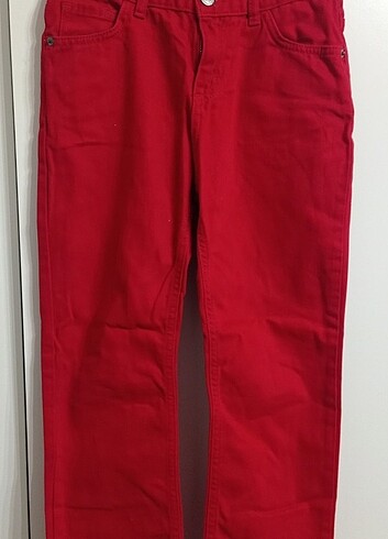 10 Yaş Beden kırmızı Renk 9 10 yaş LCW ürünü 1 2 sefer giyildi hatasız ilk gün gibi yepyen