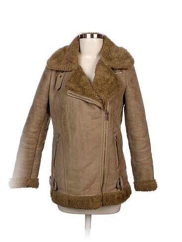 Stradivarius Mont %70 İndirimli.