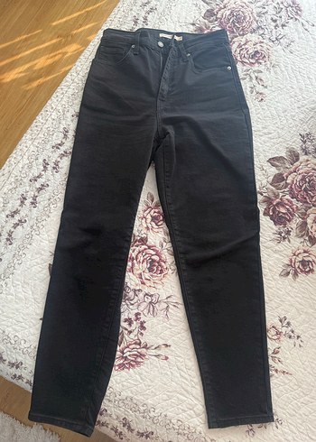 Levis Mom Jean