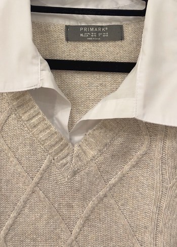 Gömlek ve Örgü Süveter Kombini - Görsel 5