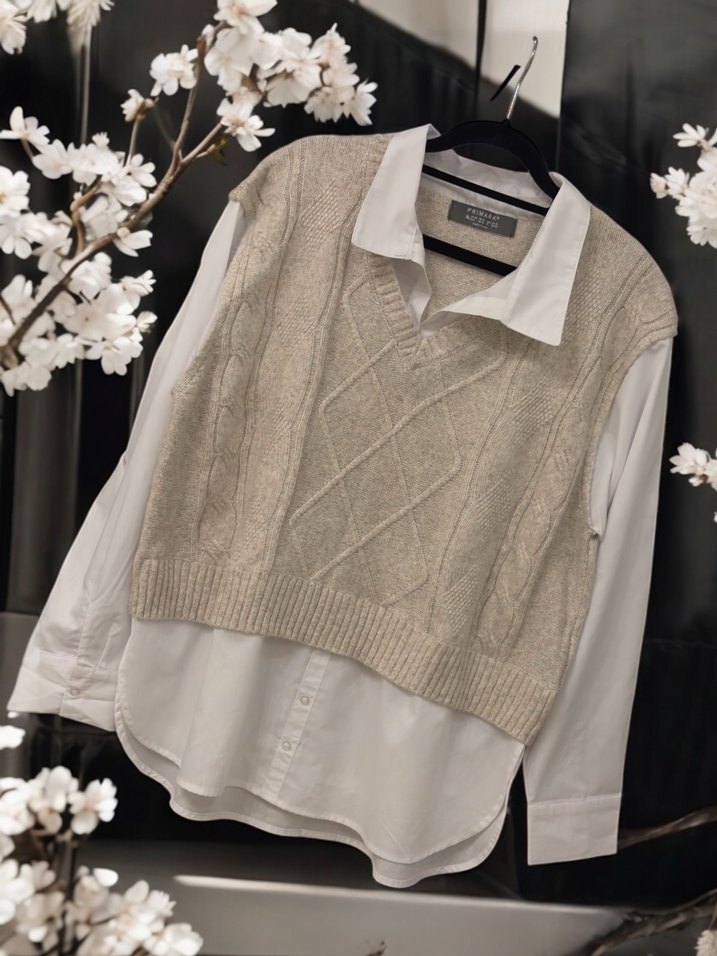 Gömlek ve Örgü Süveter Kombini - Görsel 2