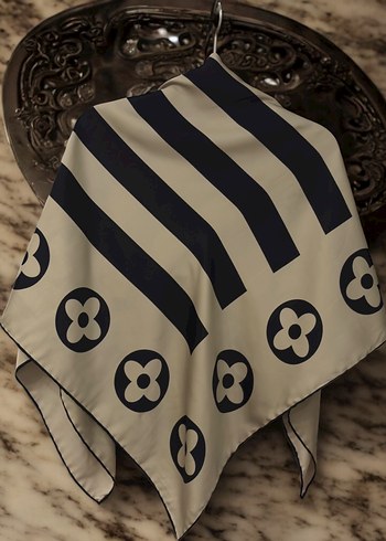 Desenli eşarp - Görsel 3