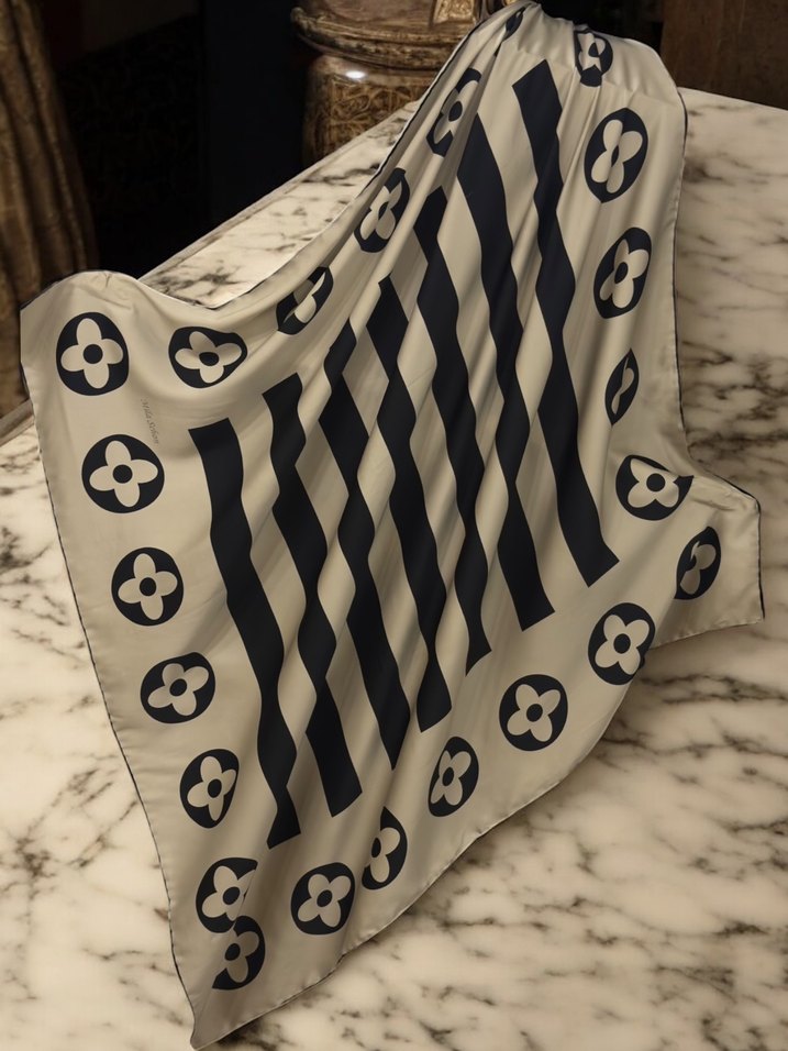 Desenli eşarp - Görsel 2