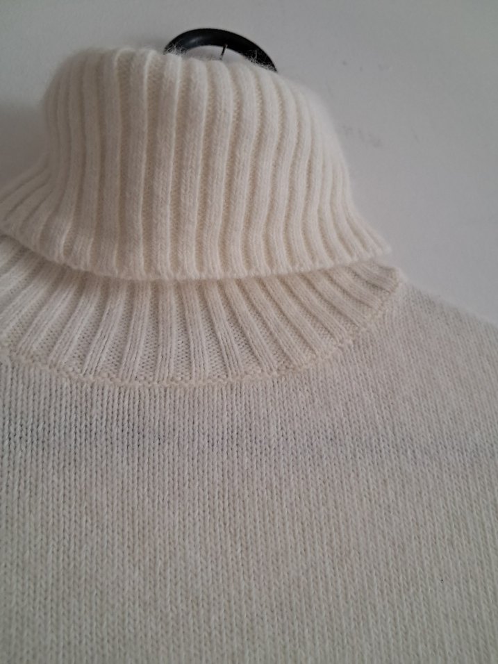 zara Beyaz Kadın Boğazlı Yün Kazak - Görsel 3