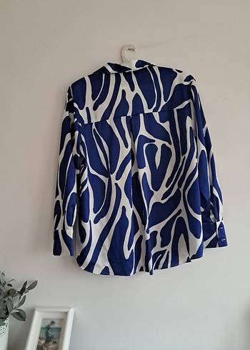 Kadın Mavi Beyaz Desenli Uzun Kollu Gömlek - Görsel 2