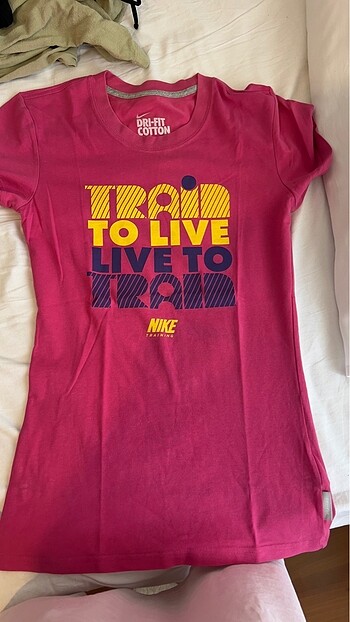 Nike tshirt