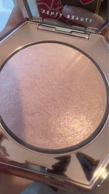  Beden Renk Fenty diamond rose aydınlatıcı