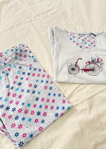 Renkli Çiçek Baskılı Kısa Kollu Kadın Pijama Takımı
