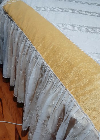 Nakışlı Beyaz Parlak Yatak Örtüsü - Görsel 5