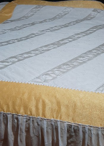 Nakışlı Beyaz Parlak Yatak Örtüsü - Görsel 9