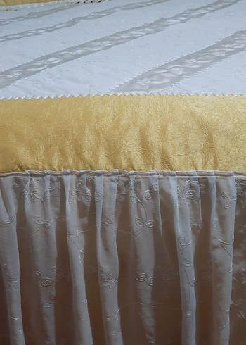 Nakışlı Beyaz Parlak Yatak Örtüsü - Görsel 3