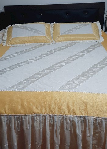 Nakışlı Beyaz Parlak Yatak Örtüsü - Görsel 4