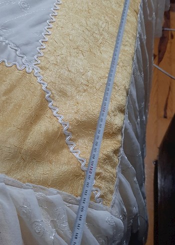 Nakışlı Beyaz Parlak Yatak Örtüsü - Görsel 2