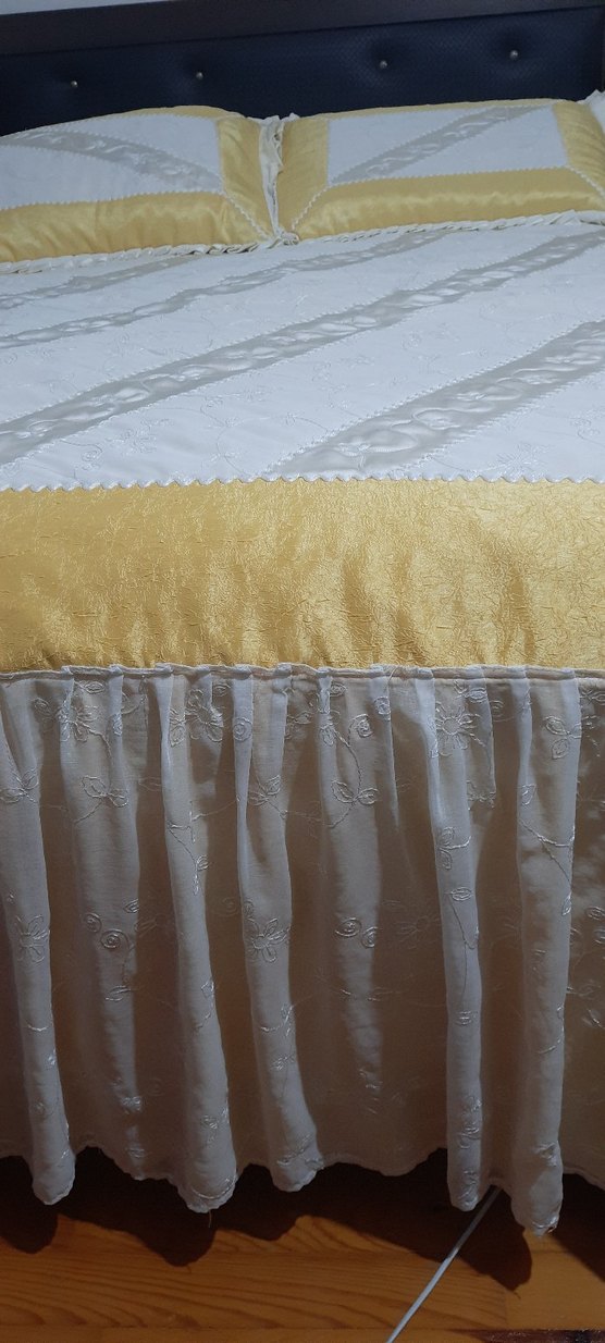 Nakışlı Beyaz Parlak Yatak Örtüsü - Görsel 3