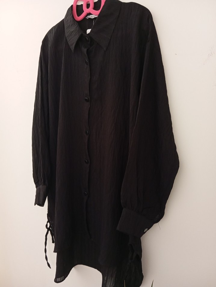 Düğmeli Siyah Uzun Keten Gömlek - Görsel 2
