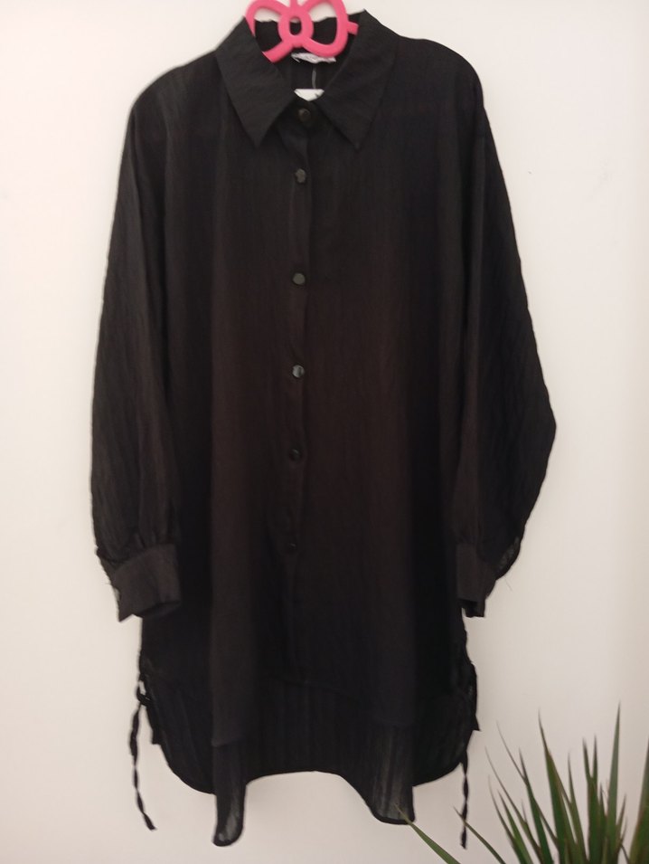 Düğmeli Siyah Uzun Keten Gömlek - Görsel 3