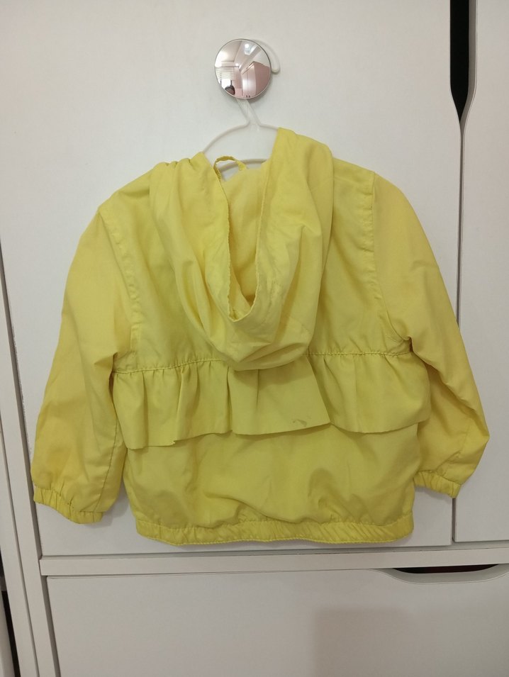 Kız Çocuk Sarı Fırfırlı Yağmurluk - Görsel 2