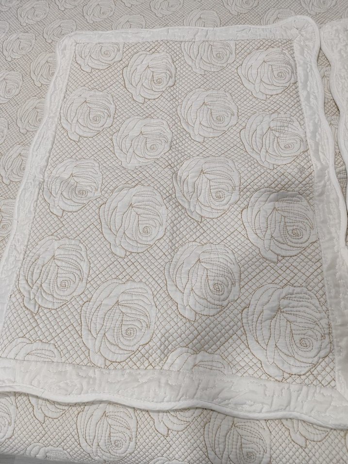 Beyaz Nakışlı Yatak Örtüsü - Görsel 5