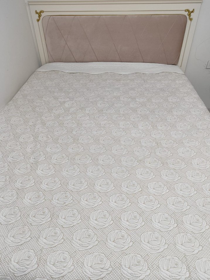 Beyaz Nakışlı Yatak Örtüsü - Görsel 2