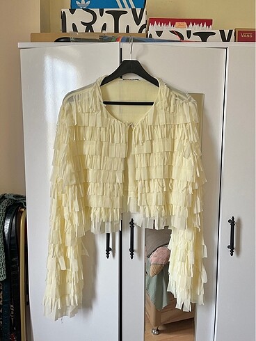 Zara püsküllü ince tül ceket