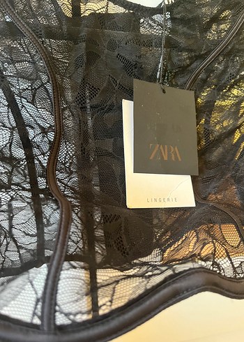 Siyah Dantel Detaylı Kısa Gotik Büstiyer - Görsel 5