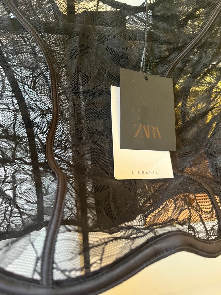 Siyah Dantel Detaylı Kısa Gotik Büstiyer - Görsel 5