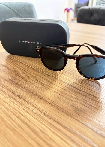 Tommy Hilfiger Leopar Desenli Gunes Gozlugu