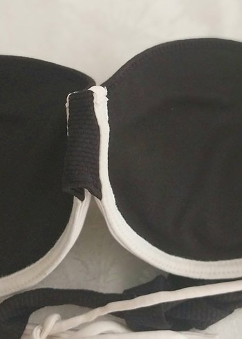 40 Beden Siyah Beyaz Bikini Üstü 40