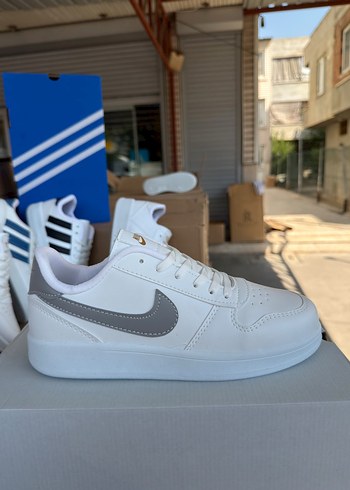 Nike Beyaz Gri Swooshlu Dusuk Bilek Sneaker