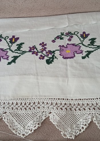 Nakışlı Beyaz Pastel Masa Örtüsü - Görsel 3