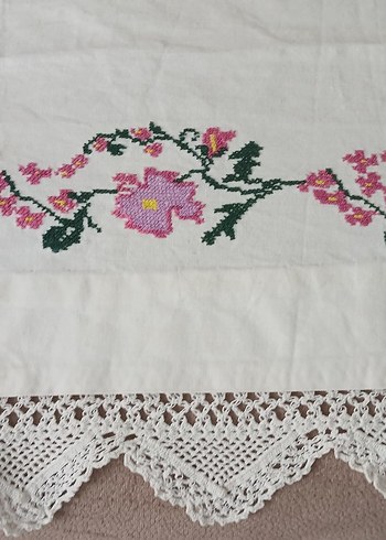 Nakışlı Beyaz Pastel Masa Örtüsü - Görsel 2