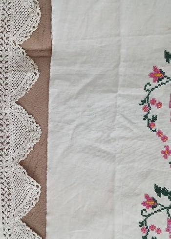 Nakışlı Beyaz Pastel Masa Örtüsü - Görsel 4