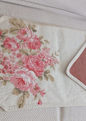 English Home Nakışlı Beyaz Masa Örtüsü