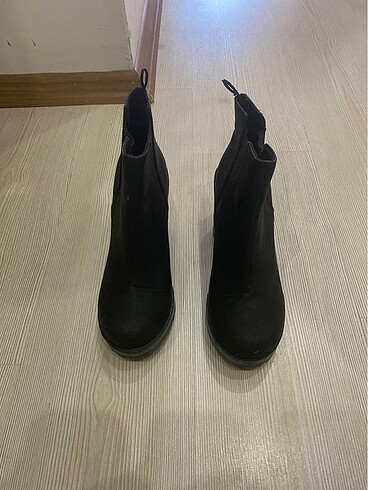 H&M Siyah topuklu bot 37 numara