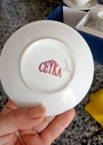 Beden Desenli Beyaz Fincan ve Tabak Seti