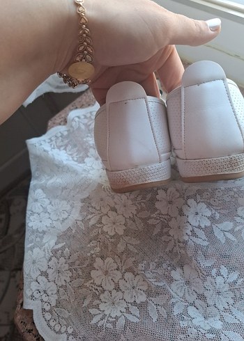 Beyaz Dolgu Topuklu Bağcıklı Kadın Spor Ayakkabı - Görsel 3