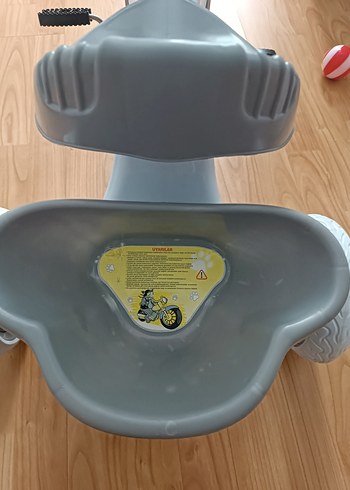 Gri Üç Tekerlekli Çocuk Bisikleti - Görsel 5