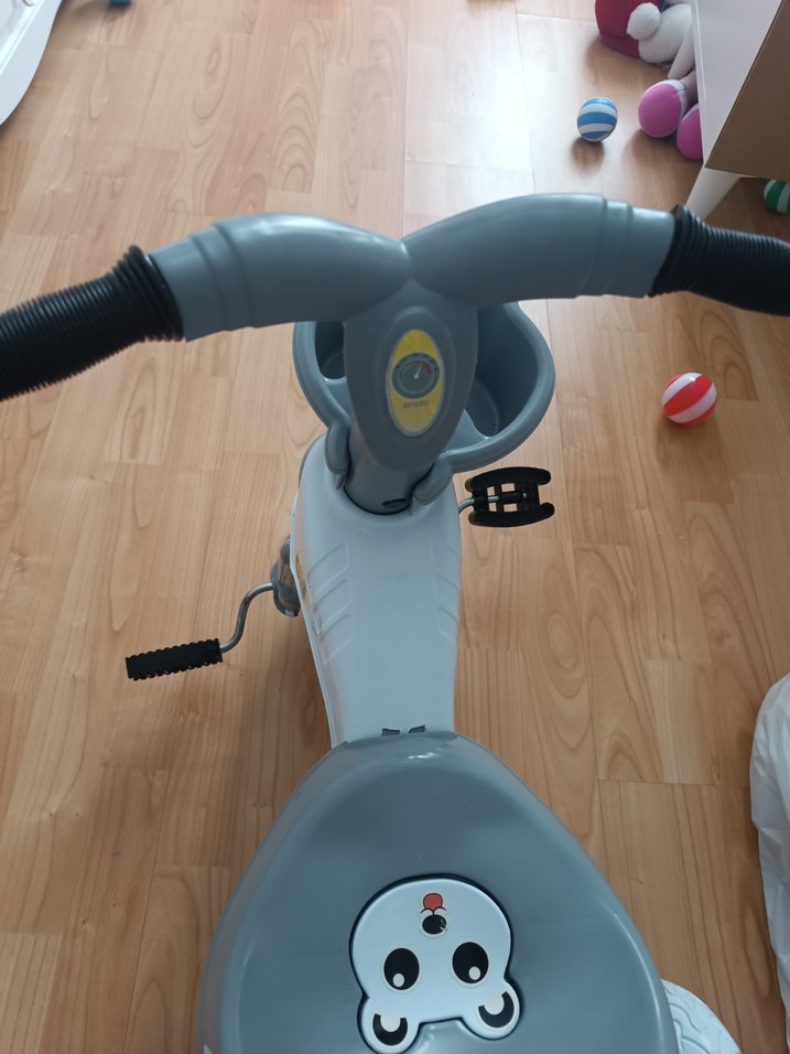 Gri Üç Tekerlekli Çocuk Bisikleti - Görsel 4