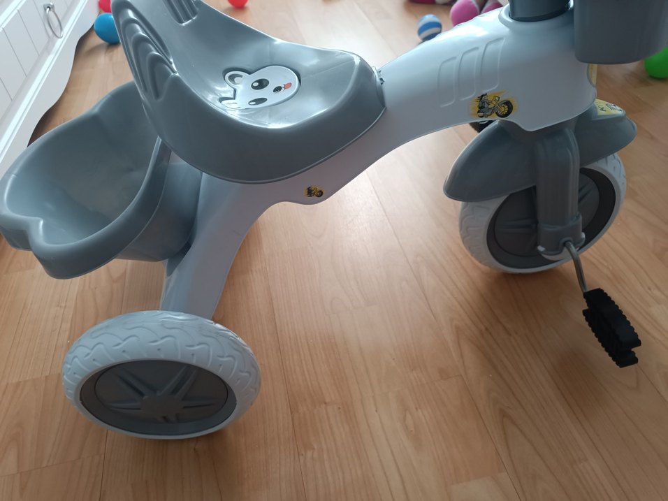 Gri Üç Tekerlekli Çocuk Bisikleti - Görsel 3