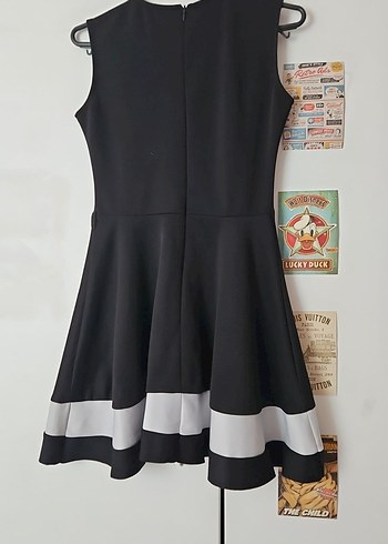 Kolsuz Piliseli Siyah Elbise - Görsel 3