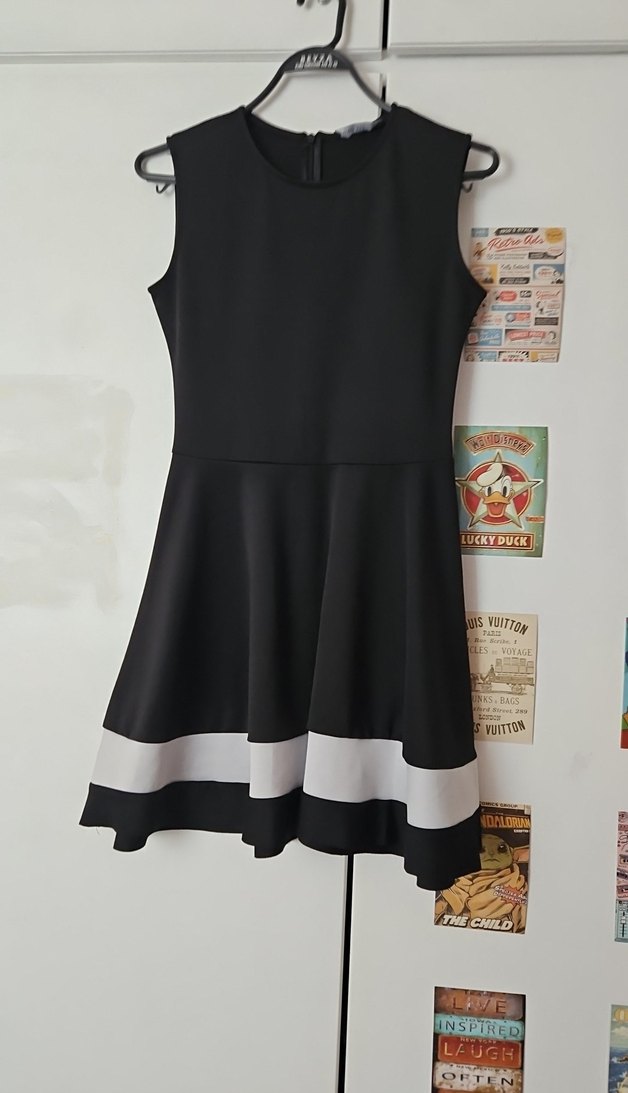 Kolsuz Piliseli Siyah Elbise - Görsel 4